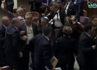 بالفيديو الأمن الصهيوني يطرد النواب العرب من “الكنيست” الصهيوني