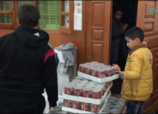 بالفيديو كامير التناصح ترصد توزيع 600 حقيبة غدائية على الأسر المحتاجة