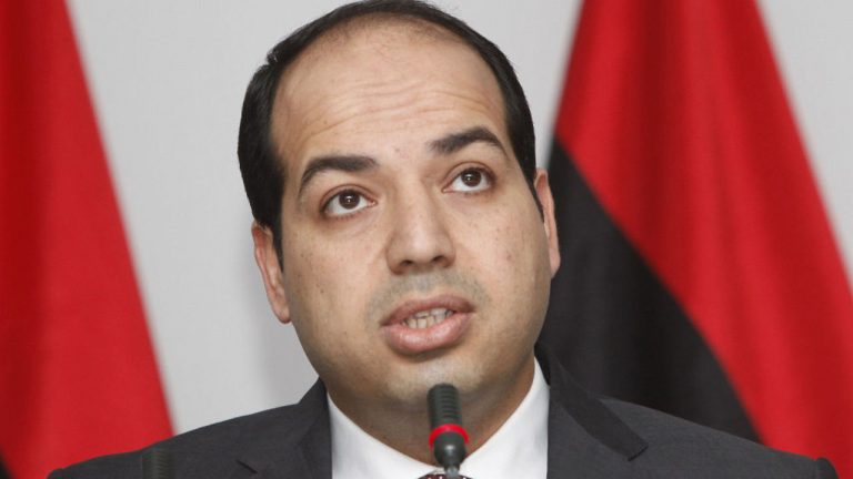 أحمد معيتيق يستنكر المتاجرة بملف عودة أهالي تاورغاء لمدينتهم