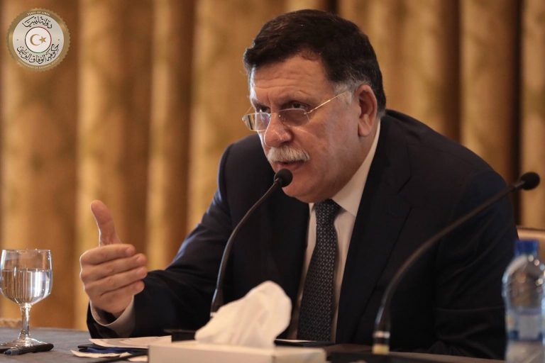 الرئاسي يشيد ويحذر ويتوعد بشأن أحداث الجنوب