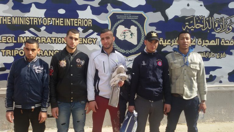 خفر السواحل ينقذ 28 مهاجرا غير شرعي قبالة سواحل مدينة الزاوية