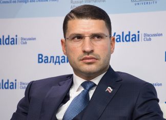 رئيس لجنة الاتصال الروسية: هناك بلد واحد يسلح 3 مجموعات في ليبيا