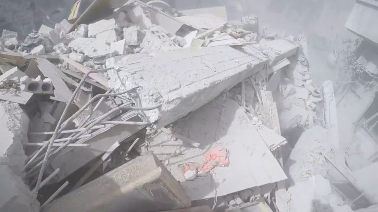 شاهد بالفيديو .. مجزرة مروعة يرتكبها الطيران الروسي في غوطة دمشق