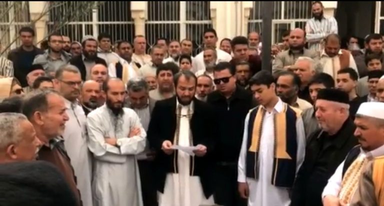 مصراتة: وقفة احتجاجية ضد قرار السراج بوقف خطيب الجمعة الشيخ إمحمد