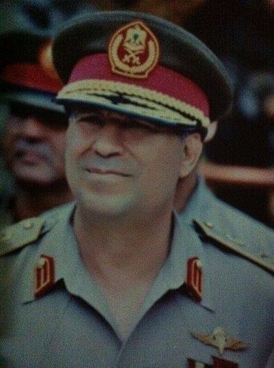 الرئاسي يكلف أحد “الضباط الأحرار” مستشارا للشؤون العسكرية.. تعرّف عليه