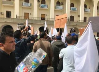 طرابلس: متظاهرون في ميدان الجزائر ينادون بإصلاحات اقتصادية