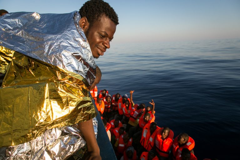 في ثلاث عمليات خلال يوم واحد.. البحرية الليبية تنقذ 335 مهاجرا بينهم نساء وأطفال