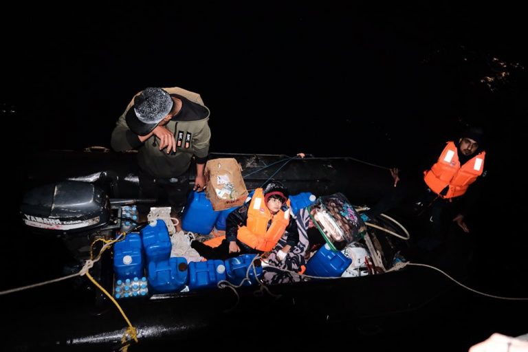 ليبيان يركبان قوارب الموت لإنقاذ شقيقهما من السرطان.. تعرف على القصة كاملة