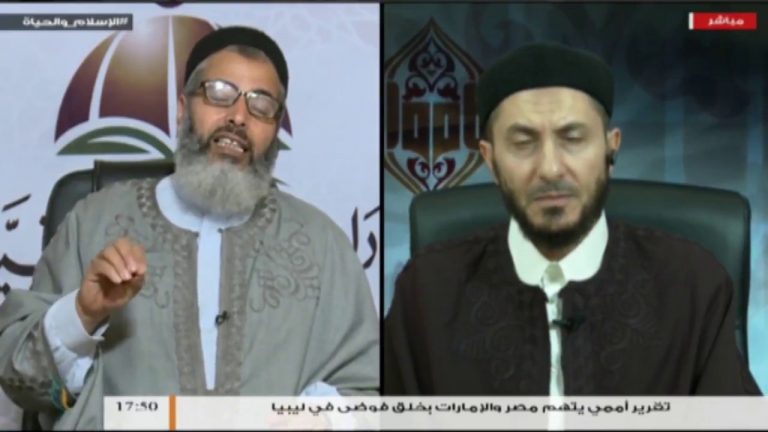 الشيخ محمد أبوعجيلة – مريض ليس معه سيولة، ولديه بطاقة الـ400 دولار فهل له أن يبيعها وقد حرم بعض العلماء بيعها