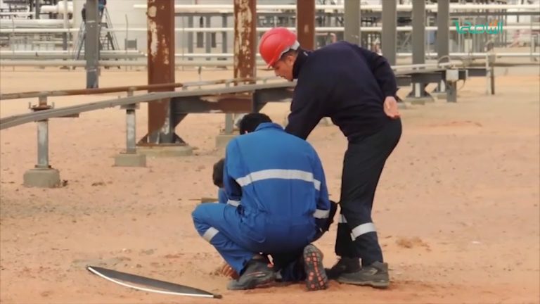 تقرير الأخبار عن حقل الشرارة