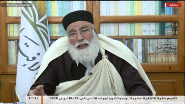 الشيخ د. حمزة أبوفارس – يسأل عما يفعله بعض الجهلة من عدم ستر المرأة المسلمة قبل دفنها ثم ينسبون فعلهم للسنة وأهلها