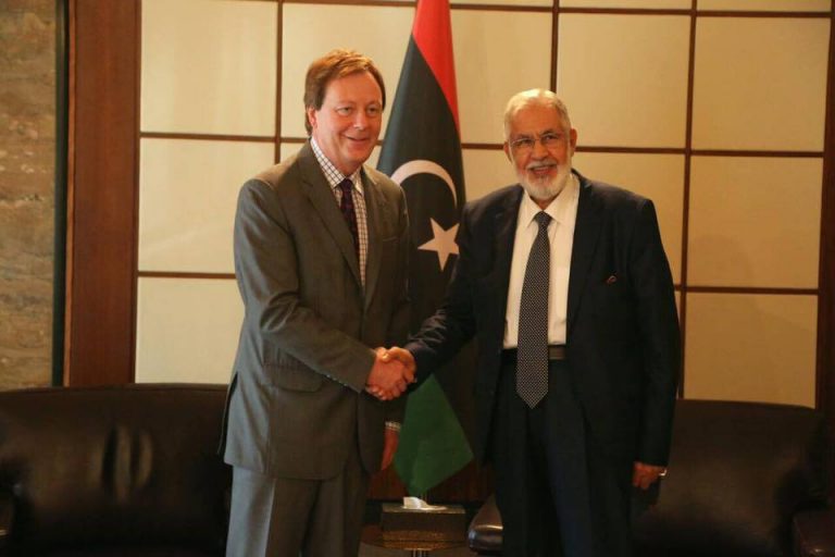 بيكر وسيالة يبحثان جهود دعم الاستقرار في ليبيا