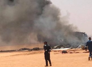 مصرع ثلاثة طيارين في سقوط طائرة شحن عسكرية بحقل الشرارة النفطي