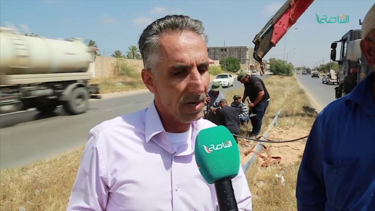 تاجوراء: البدء في تركيب أعمدة الإنارة بطريق المجمع الصناعي