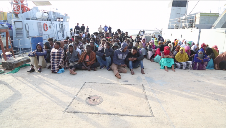 القوات البحرية: إنقاذ 74 مهاجرا غير قانوني قبالة سواحل القره بوللي