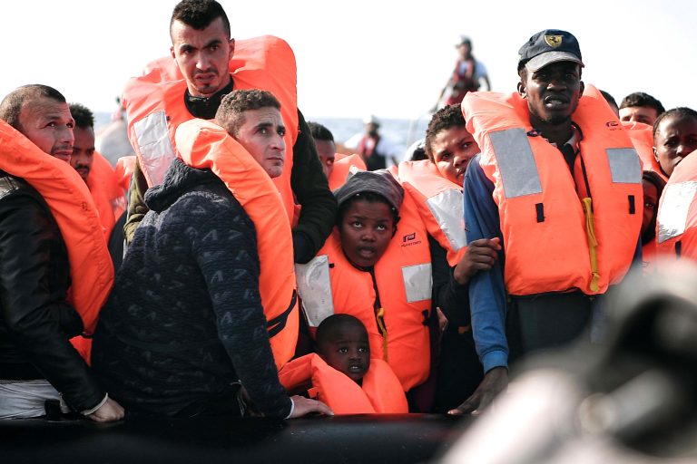 أ.ف.ب: إنقاذ 73 مهاجرا قبالة السواحل الليبية