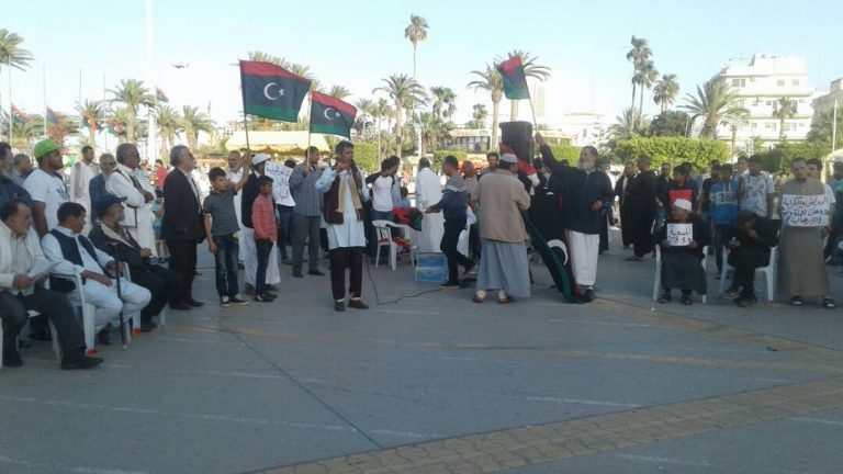 صور من مظاهرات الجمعة بميدان الشهداء للتنديد بالتفجير الذي استهدف مفوضية الانتخابات الأربعاء الماضي