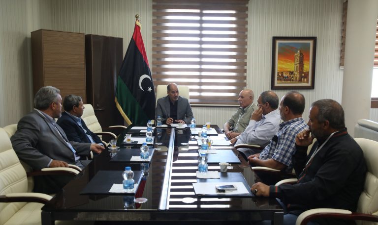 كاجمان يبحث مع أعيان المقارحة الأوضاع الأمنية في الجنوب