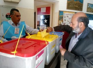 أهالي الزاوية يدلون بأصواتهم في انتخابات مجلسهم البلدي