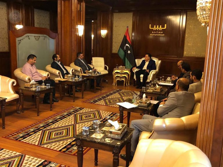 السراج يبحث مع وفد ترهونة مختنقات البلدية وسبل حلحلتها