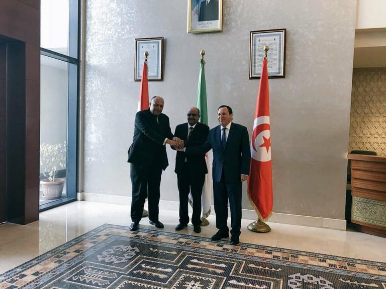 الاجتماع الوزاري الثلاثي حول ليبيا يؤكد ويحذر على نقاط عدة.. تعرف عليها