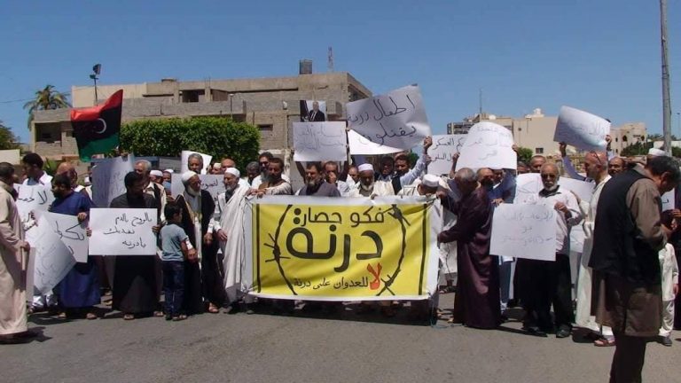 أهالي الزواية يطالبون بوقف القصف وفك الحصار على درنة