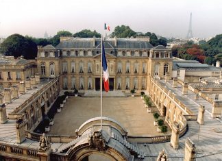 رويترز: مبادرة لحل الأزمة السياسية في ليبيا بباريس نهاية مايو