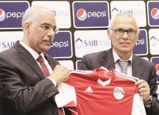 الإتحاد المصري لكرة القدم يستعد لتمديد عقد مدرب المنتخب هيكتوركوبر