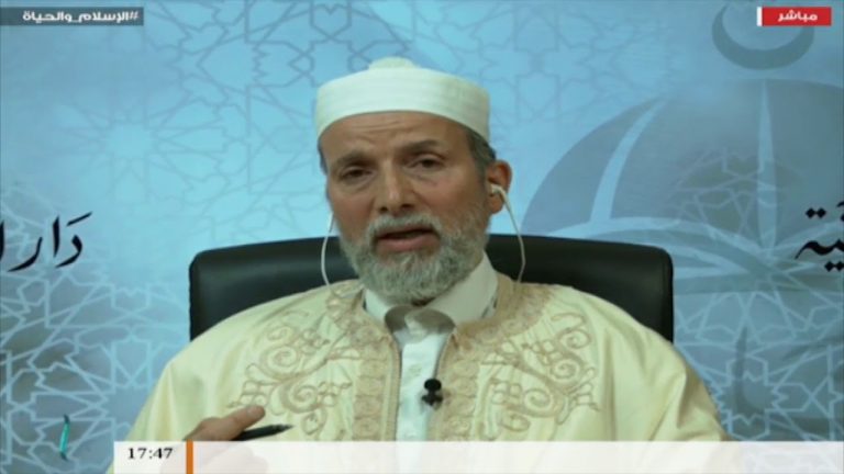 من الإسلام والحياة – الشيخ سامي الساعدي – هل يتعارض تبكير المسلم للصلاة في المسجد مع التعجيل بالإفطار؟