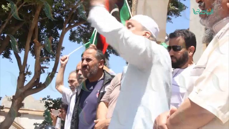 كلمة رئيس مكتب دار الافتاء بمدينة درنة الشيخ وليد عفان قبيل مظاهرة الجمعة المنددة بالعمليات العسكرية على المدينة