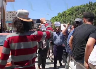 بالفيديو..أهالي درنة يشيعون عنصرا بشورى المدينة قضى بقصف طائرة إماراتية