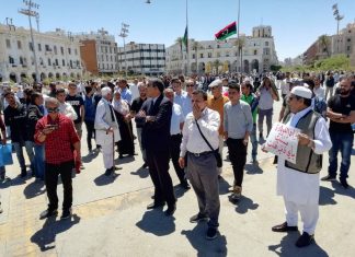 بعض الصور من ميدان الشهداء بطرابلس للاستعداد لصلاة الجنازة على شهداء الواجب في التفجير الإجرامي