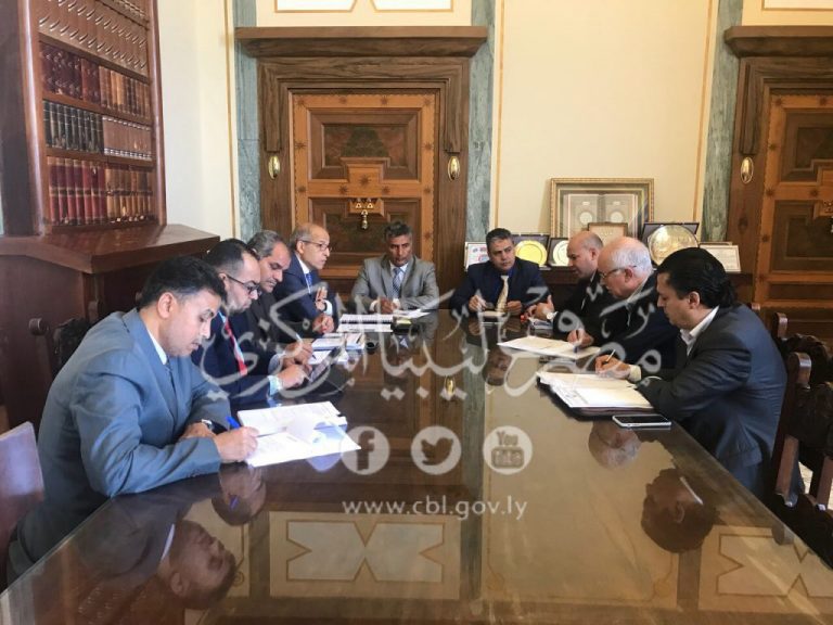 مصرف ليبيا المركزي يعدل عن إيقاف الترتيبات المالية وقصر الصرف على المرتبات والدعم فقط