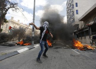 فلسطين: اندلاع مواجهات بين الفلسطينيين وقوات الاحتلال الصهيوني