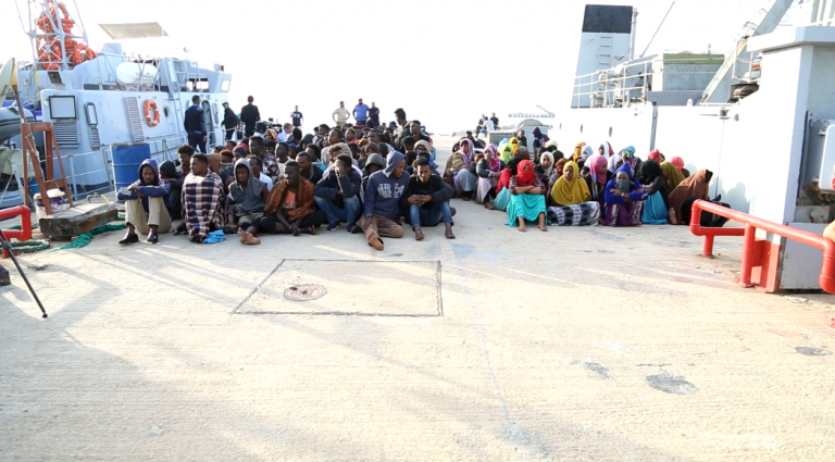 قوات خفر السواحل تضبط قرابة ألف مهاجر غير قانوني بيوم واحد