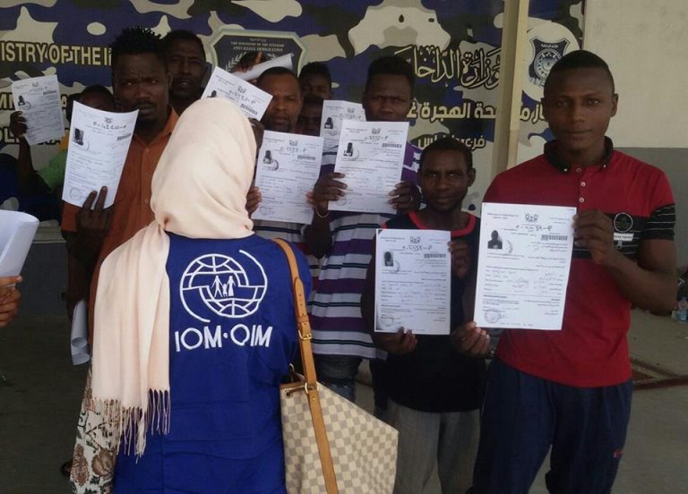 طرابلس: استكمال إجراءات العودة الطوعية للمهاجرين إلى بلدانهم