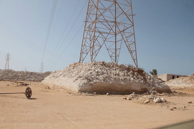 العامة للكهرباء:ضرورة إزالة العشوائيات لتسهيل أعمال صيانة خطوط نقل الطاقة