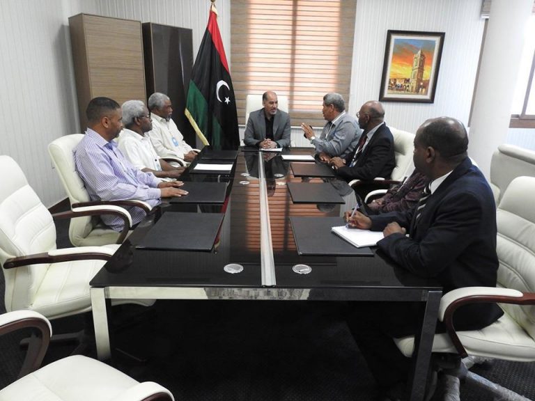 كاجمان يبحث مع أعيان مناطق بالجنوب الأوضاع الراهنة