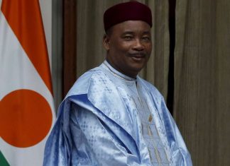 رئيس النيجر : سنستقبل اللاجئين الذين تنقلهم الأمم المتحدة من ليبيا