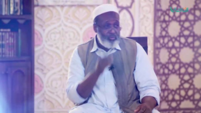 دورة تعليمية لبعض الحجاج الليبيين يقدمها الشيخ النفاتي موسى في برنامج خذوا مناسككم… قريباً