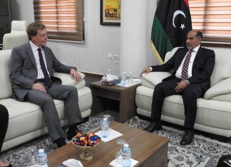كاجمان و بيكر يبحثان ملفات الأمن والاقتصاد في ليبيا