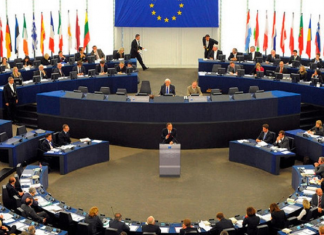 المفوضية الأوروبية: تنفي علمها بتفاصيل إعادة 108 مهاجر إلى ليبيا