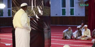 من برنامج خذوا مناسككم – كيفية لبس لباس الإحرام بالطريقة الصحيحة مع الشيخ النفاثي موسى