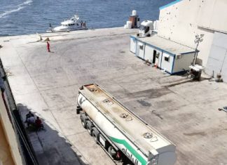 وصول الناقلة أنوار ليبيا محملة ب 25مليون لتر من البنزين لميناء طرابلس