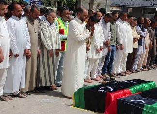 شعائر صلاة الجنازة على شهداء مصراتة.
