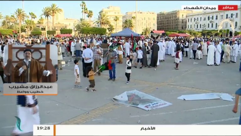 استمرار التظاهر في ميدان الشهداء تنديداً بالهجوم على العاصمة .. الشيخ عبدالرزاق مشيرب