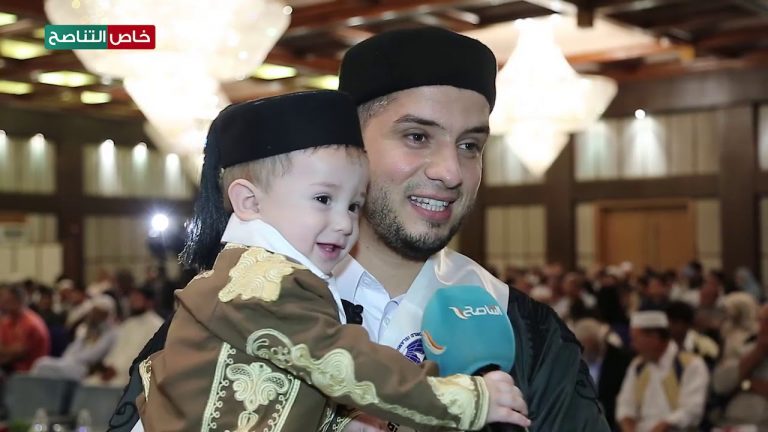 لقاء مع المتحصل على الترتيب الأول في مسابقة الشيشان لحفظ القرآن الكريم عبد الرحمن حرشة ….. ومايك التناصح لم يسلم من نشاط ابنه الصغير