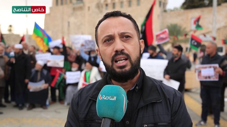 أحد المتظاهرين احتجاجا على الحكم الجائر الصادر بقضية مذبحة أبوسليم – ميدان الشهداء ـ طرابلس