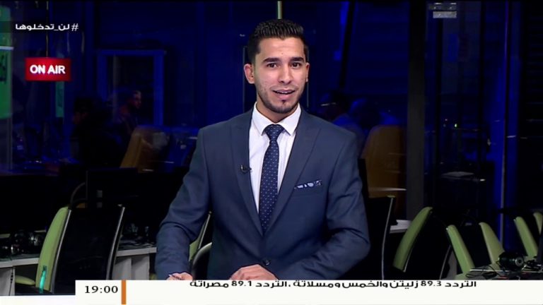 “شهداء ثورة وثوار تقابلها عداوة وأعداء” المذيع عاشور الشمام يخرج عن المألوف في مقدمة النشرة بمناسبة ذكرى 17 فبراير