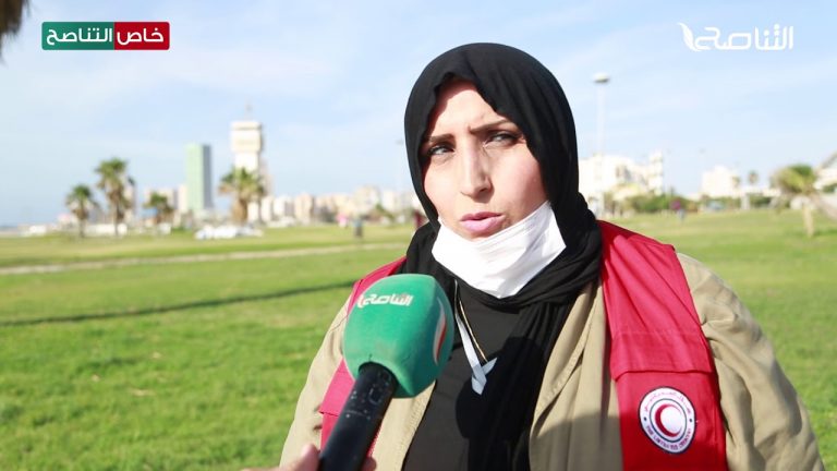 شاهد | #سميرة_المشكوي مستشار قانوني ومتطوعة في #الهلال_الأحمر_الليبي: تم استهداف عائلة بصاروخ في سوق الثلاثاء وكذلك عائلة أخرى بالشارع الغربي